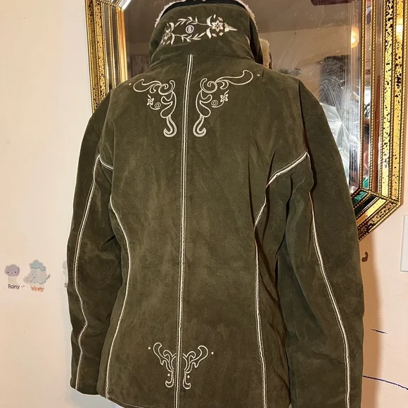 Vintage Bogner Olive Green Women's Ski Jacket with White Embroidery - Picture 5 of 16